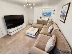 Neuk Crescent, Houston, PA6 7