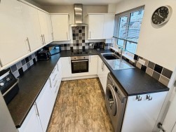 Neuk Crescent, Houston, PA6 7