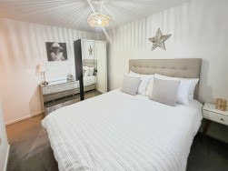 Neuk Crescent, Houston, PA6 7