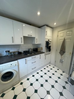 Westview Close, Redhill