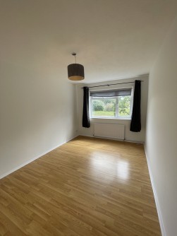 Sarel Way, Horley