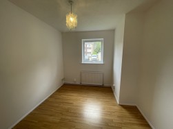 Sarel Way, Horley