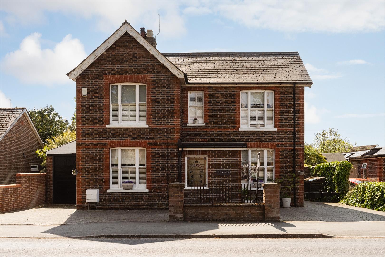 Horley Row, , Horley