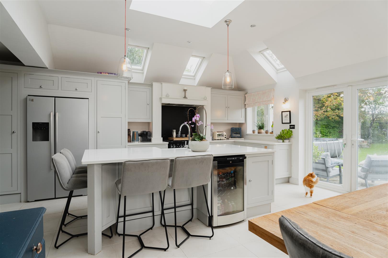 Horley Row, , Horley