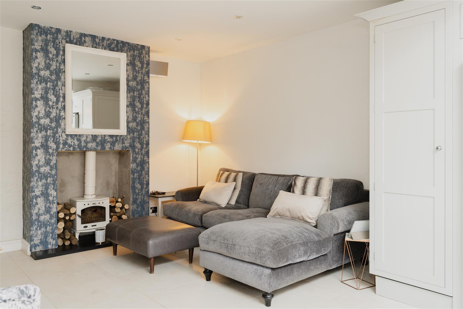 Horley Row, , Horley