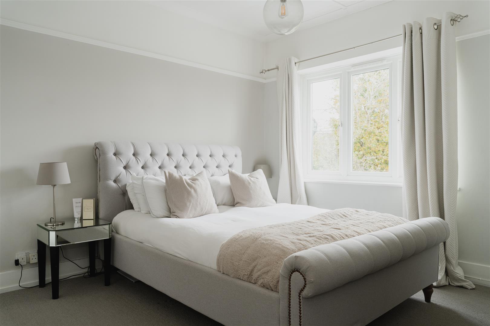 Horley Row, , Horley