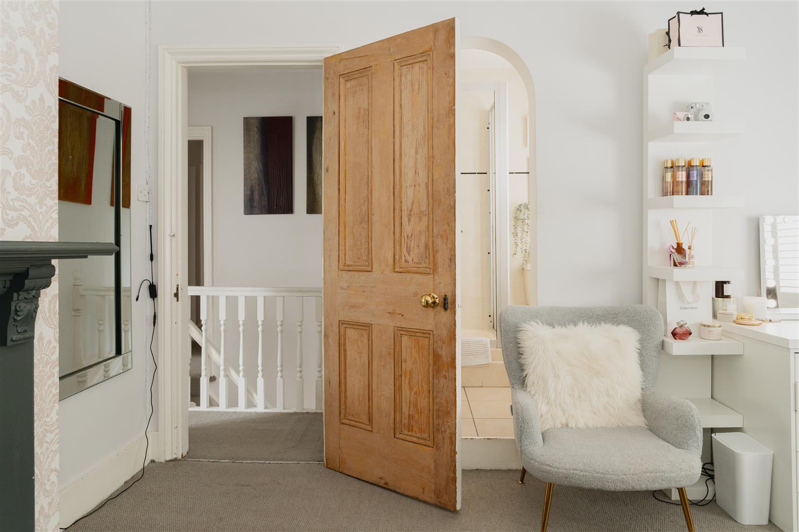 Horley Row, , Horley