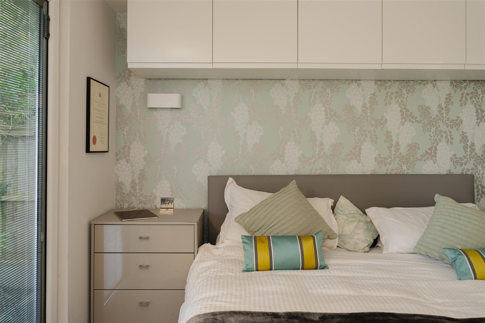 Horley Row, , Horley