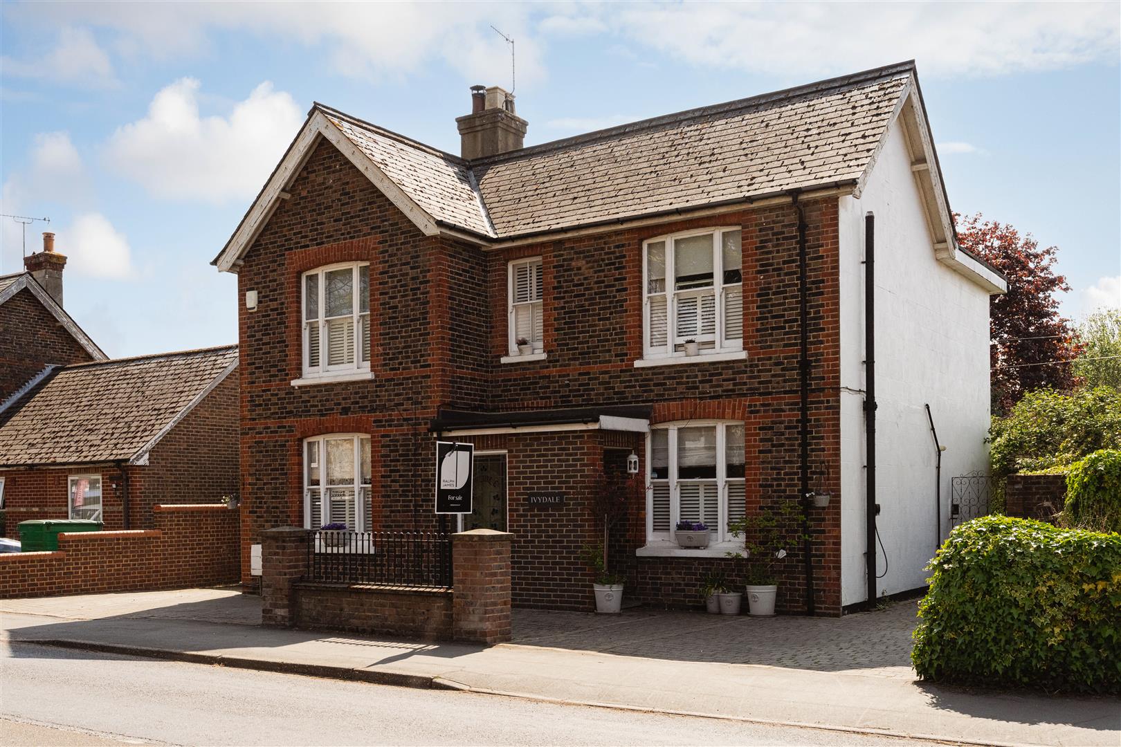 Horley Row, , Horley