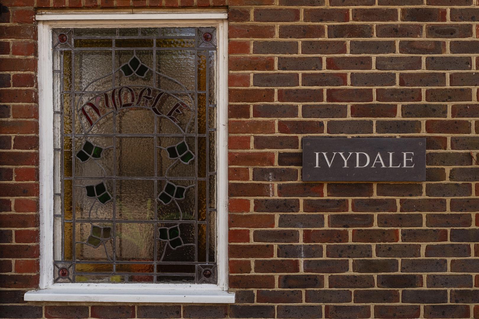 Horley Row, , Horley