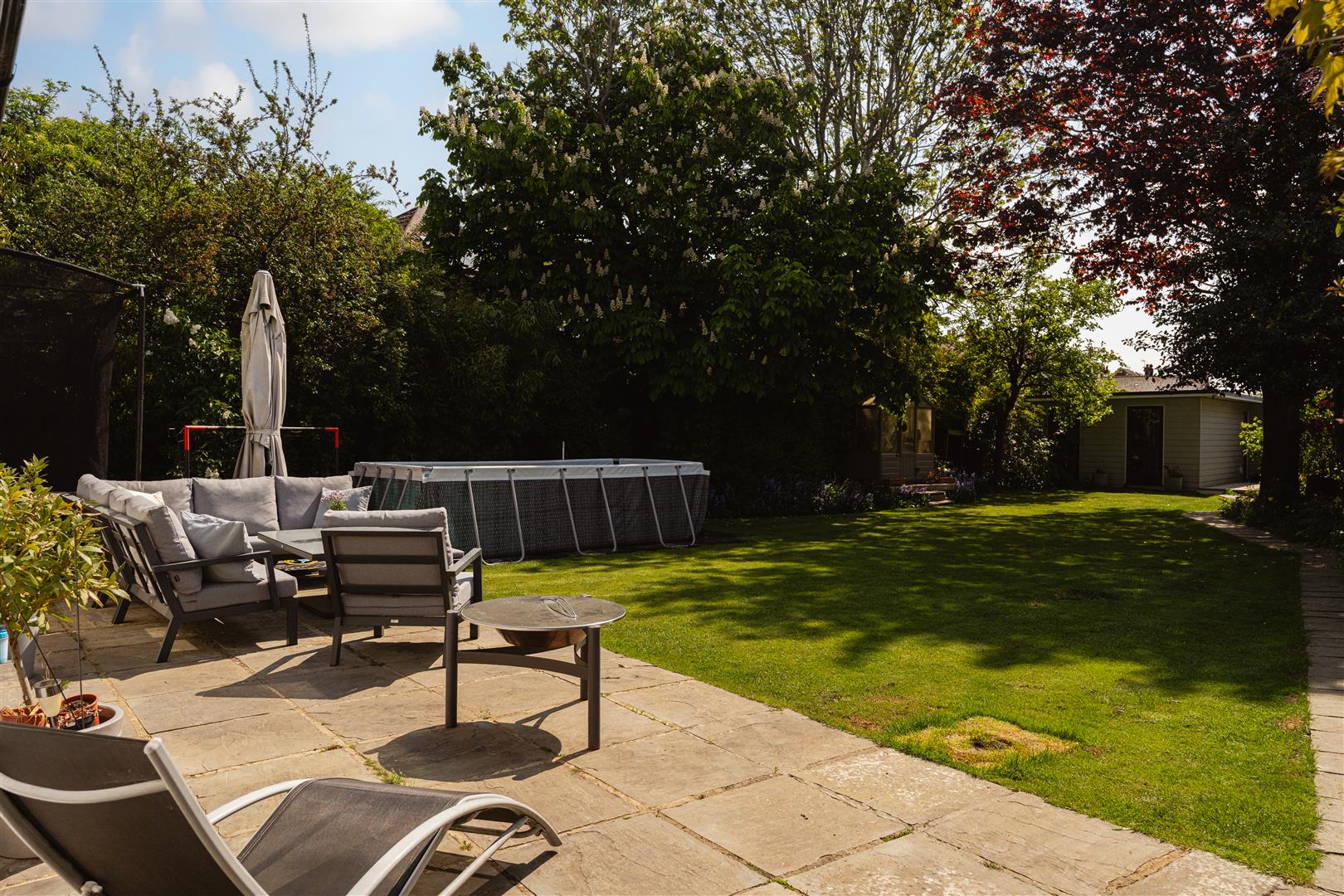 Horley Row, , Horley