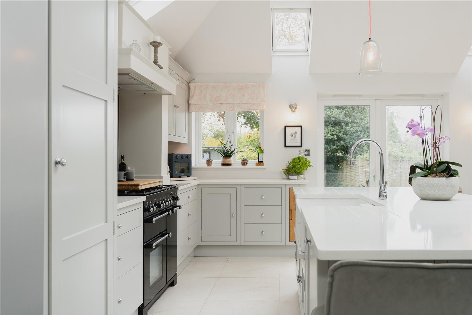 Horley Row, , Horley