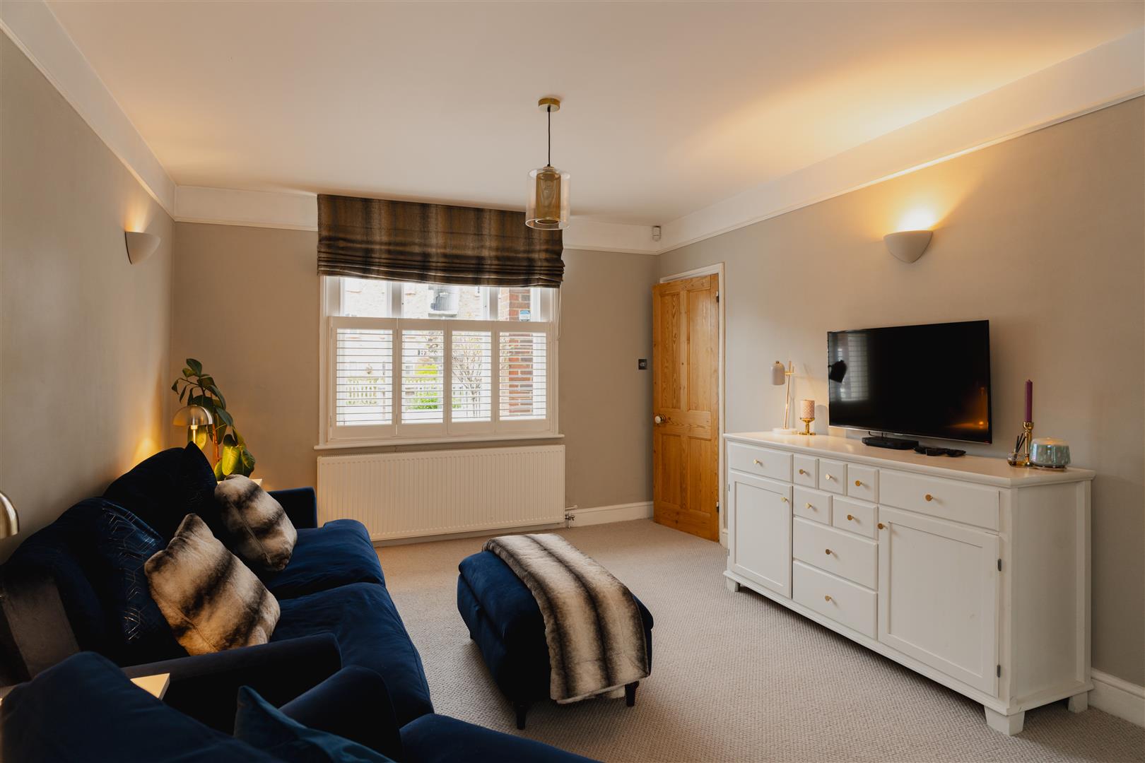 Horley Row, , Horley