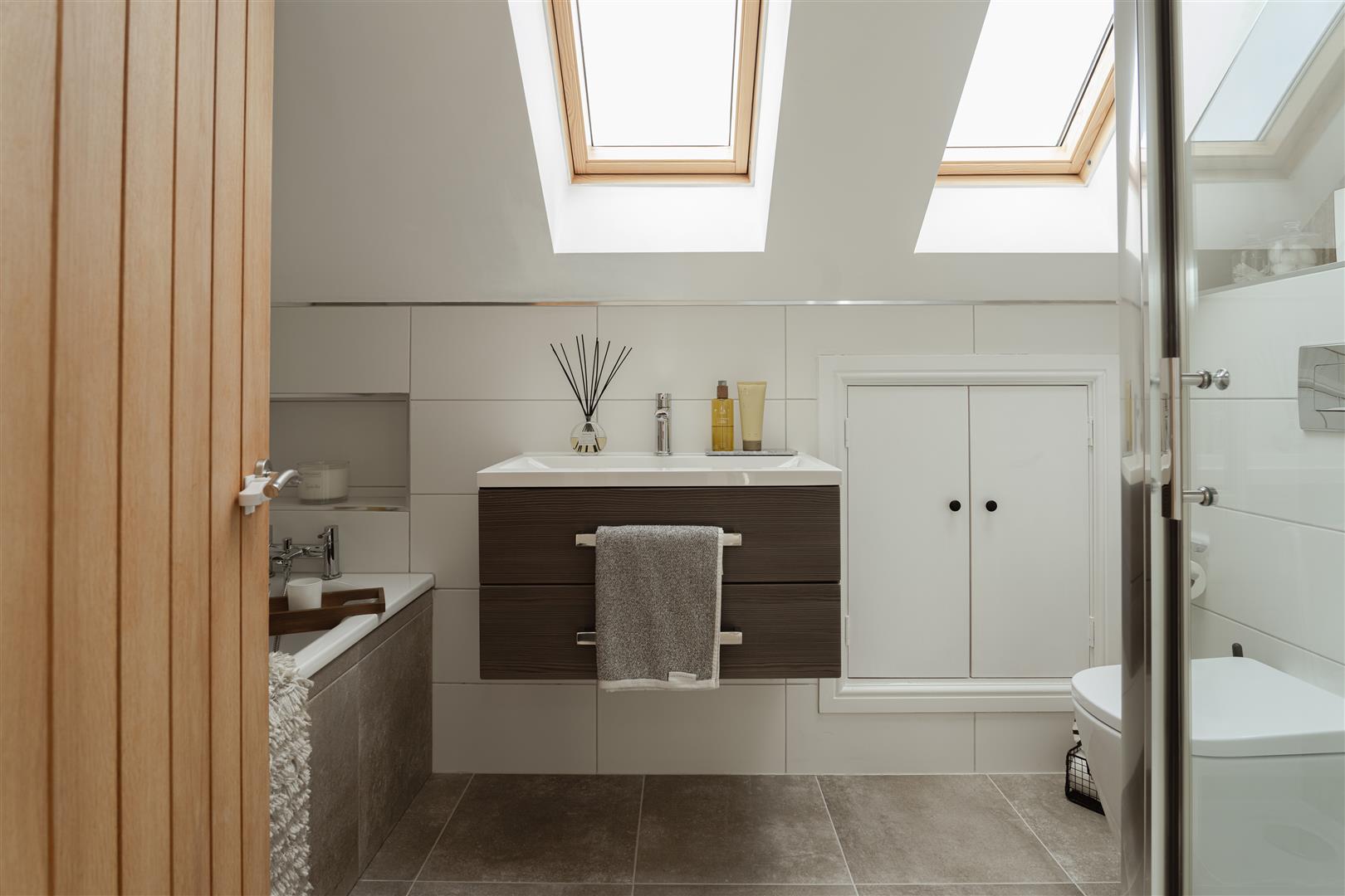 Woodside Road, Beare Green, Dorking