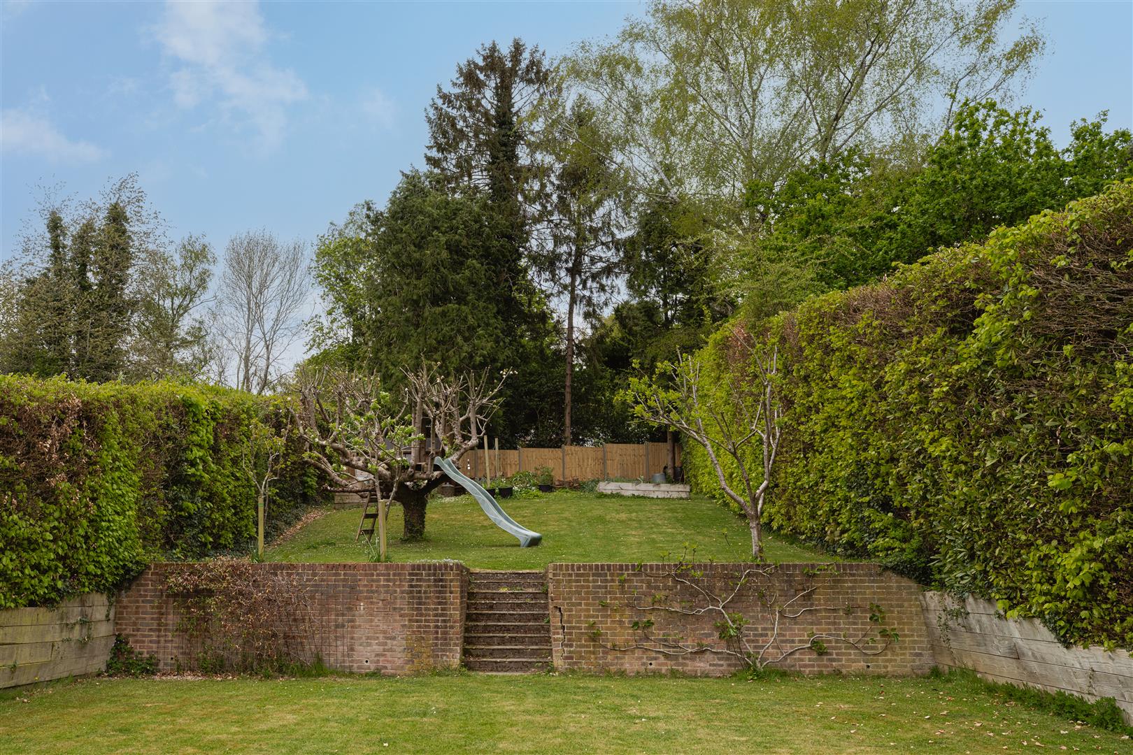 Carlton Green, , Redhill