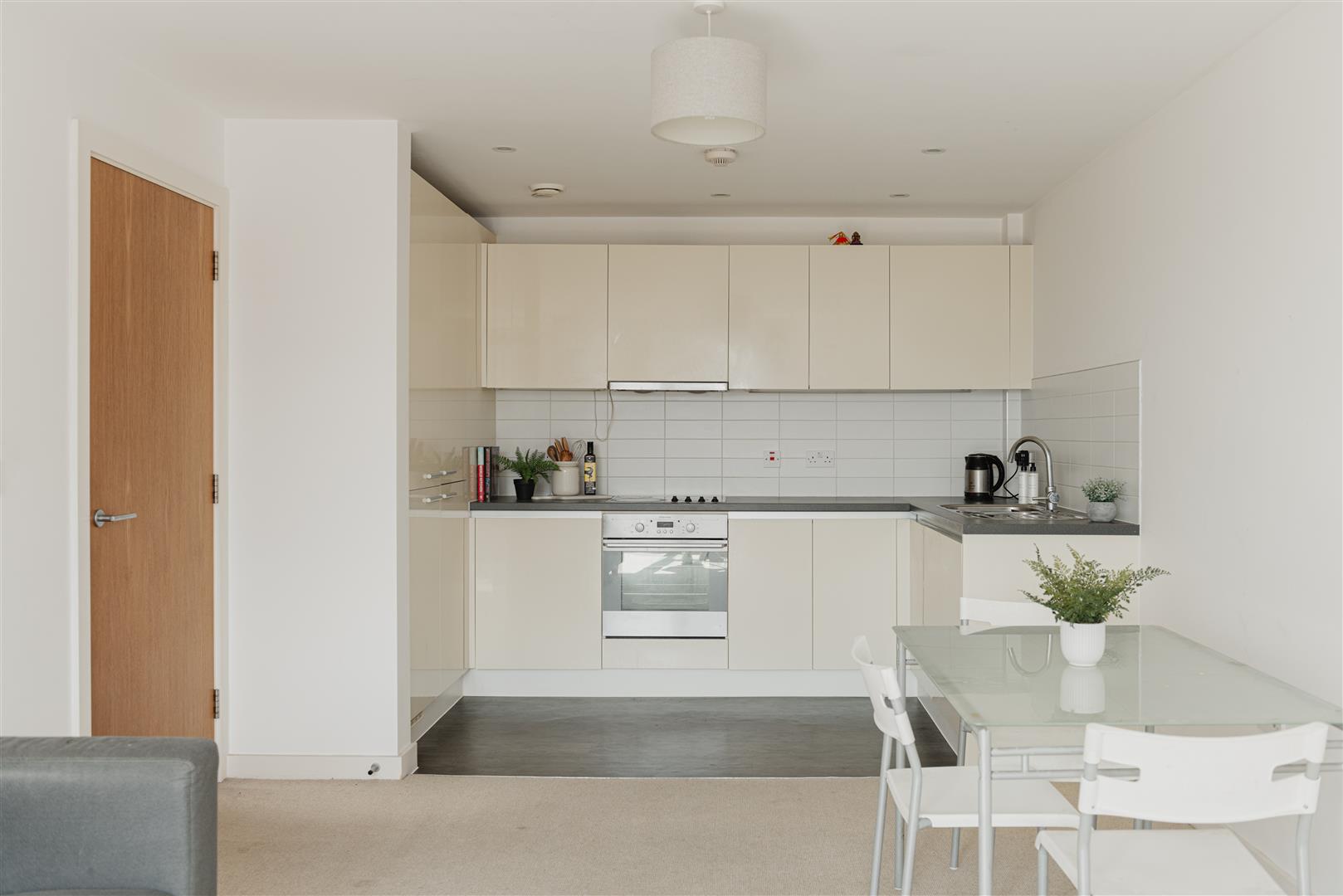4 Queensway, , Redhill