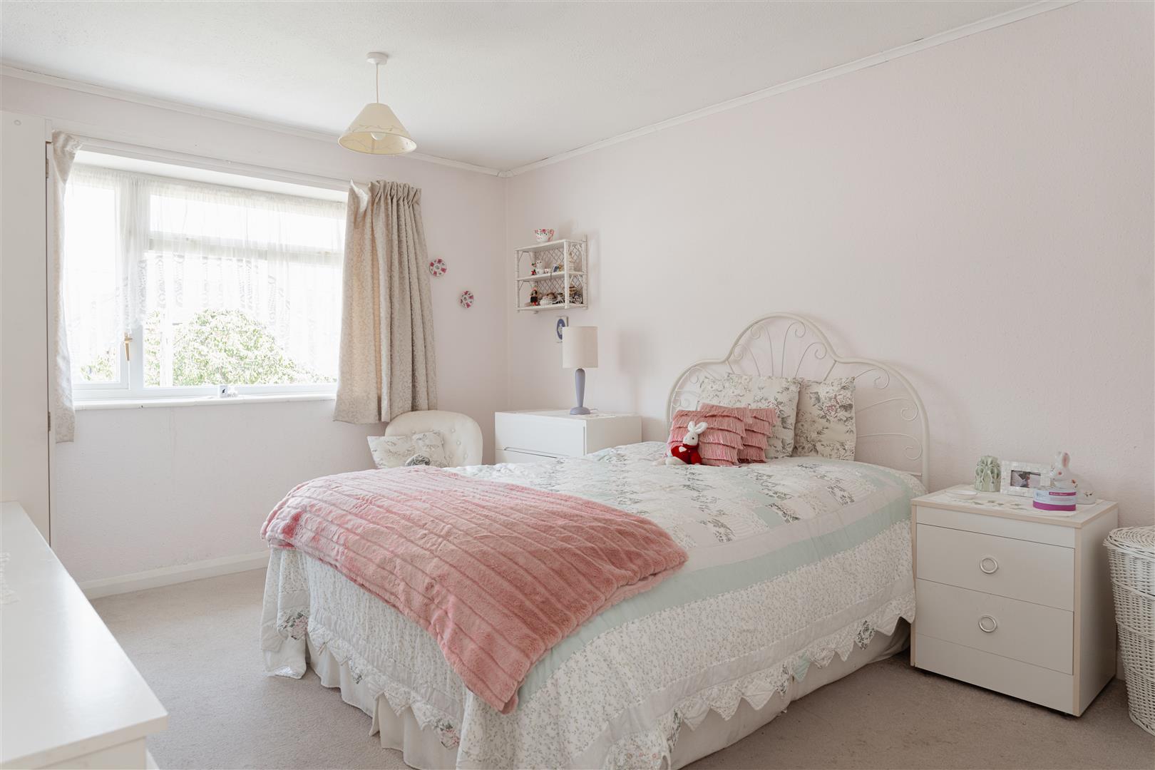 Warwick Close, Holmwood, Dorking