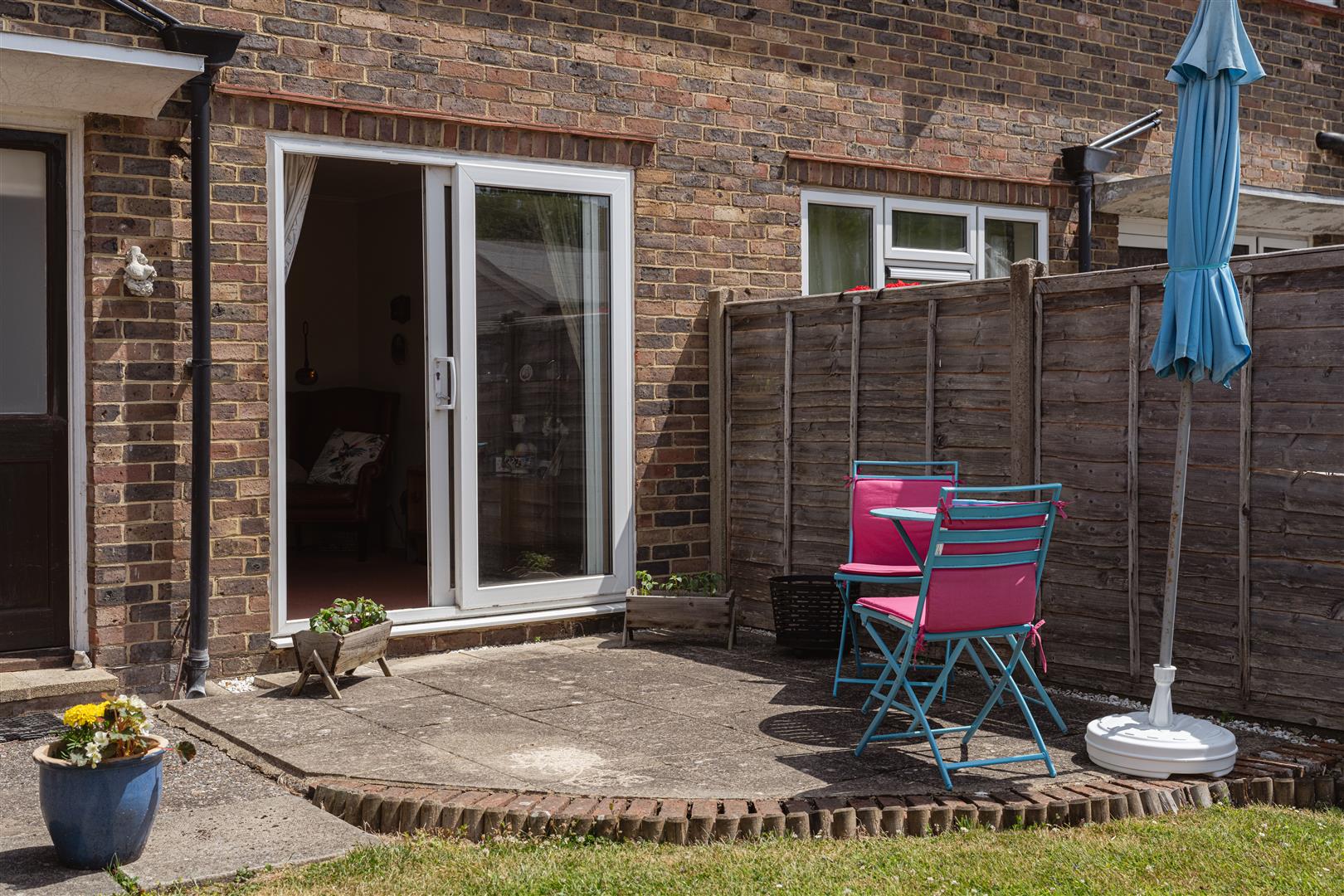 Warwick Close, Holmwood, Dorking