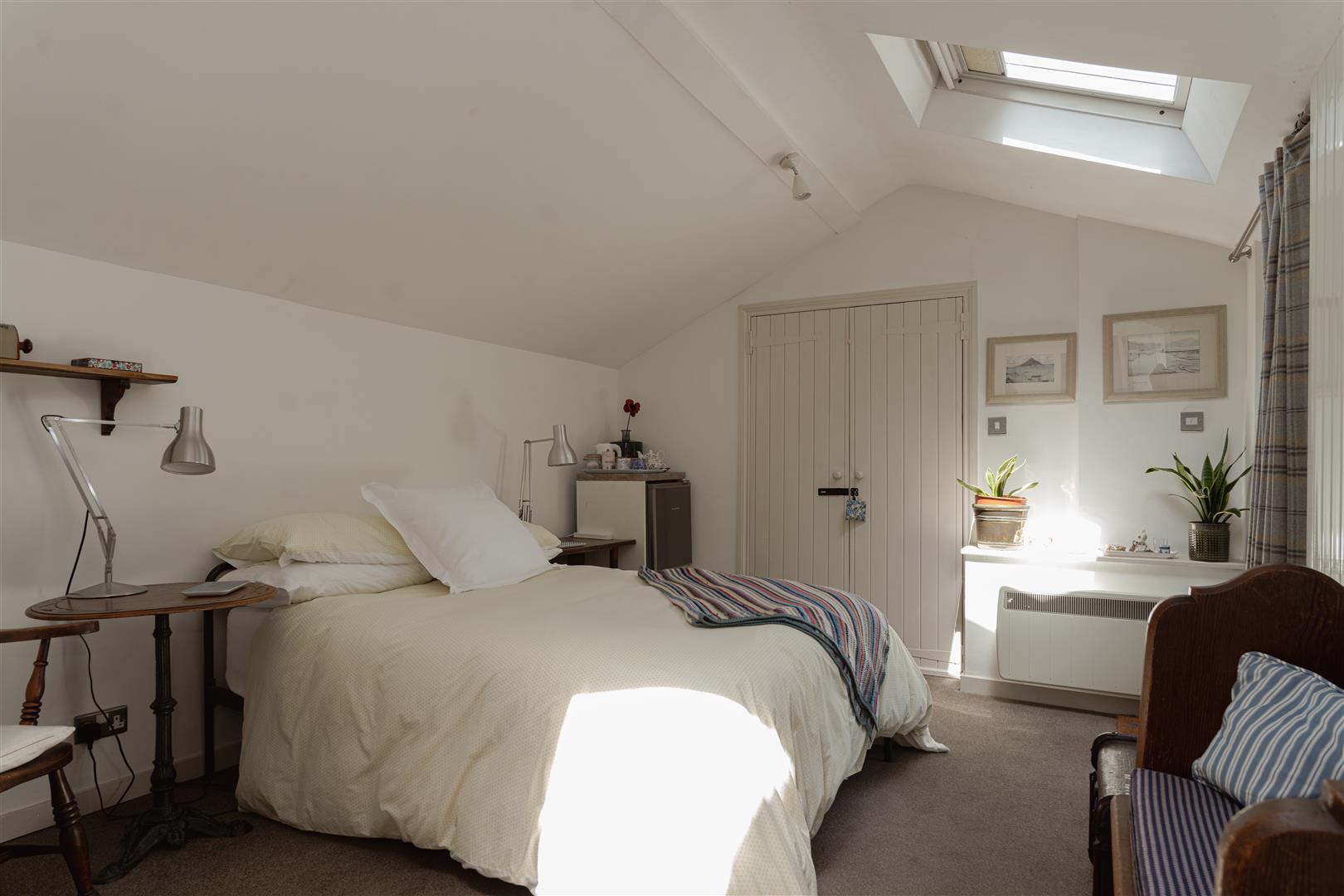 Mynthurst, Leigh, Reigate