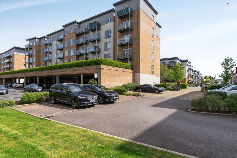 Kew Apartments, 3 Wintergreen Boulevard, West Drayton