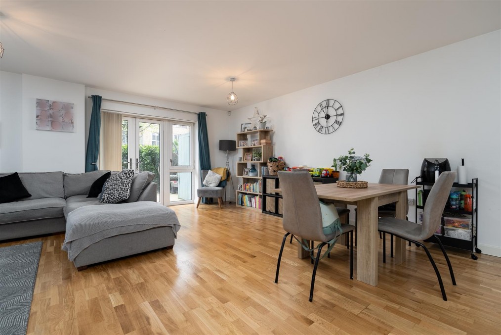 Kew Apartments, 3 Wintergreen Boulevard, West Drayton