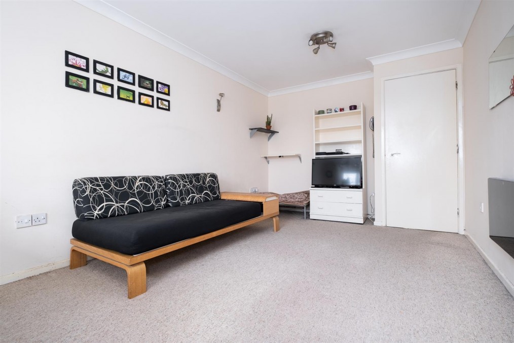 Newcombe Rise, Yiewsley