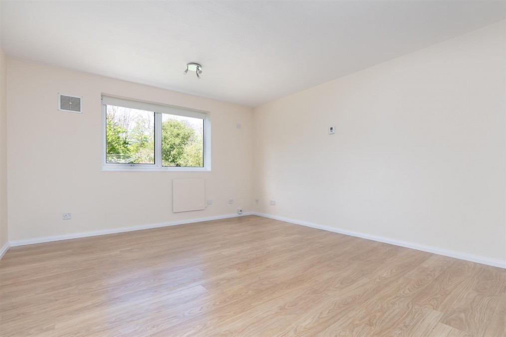 Bays Farm Court, Bath Road, Longford