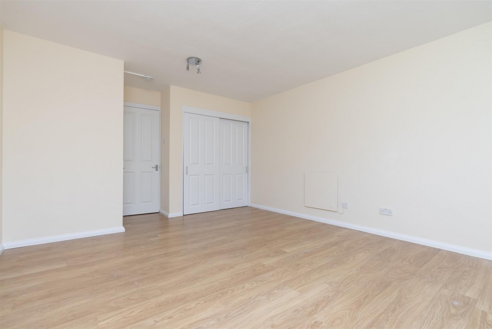 Bays Farm Court, Bath Road, Longford