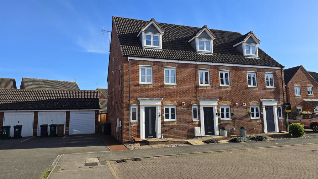 Eden Close, Hilton