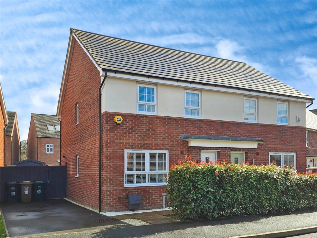 Isla Close, Mickleover
