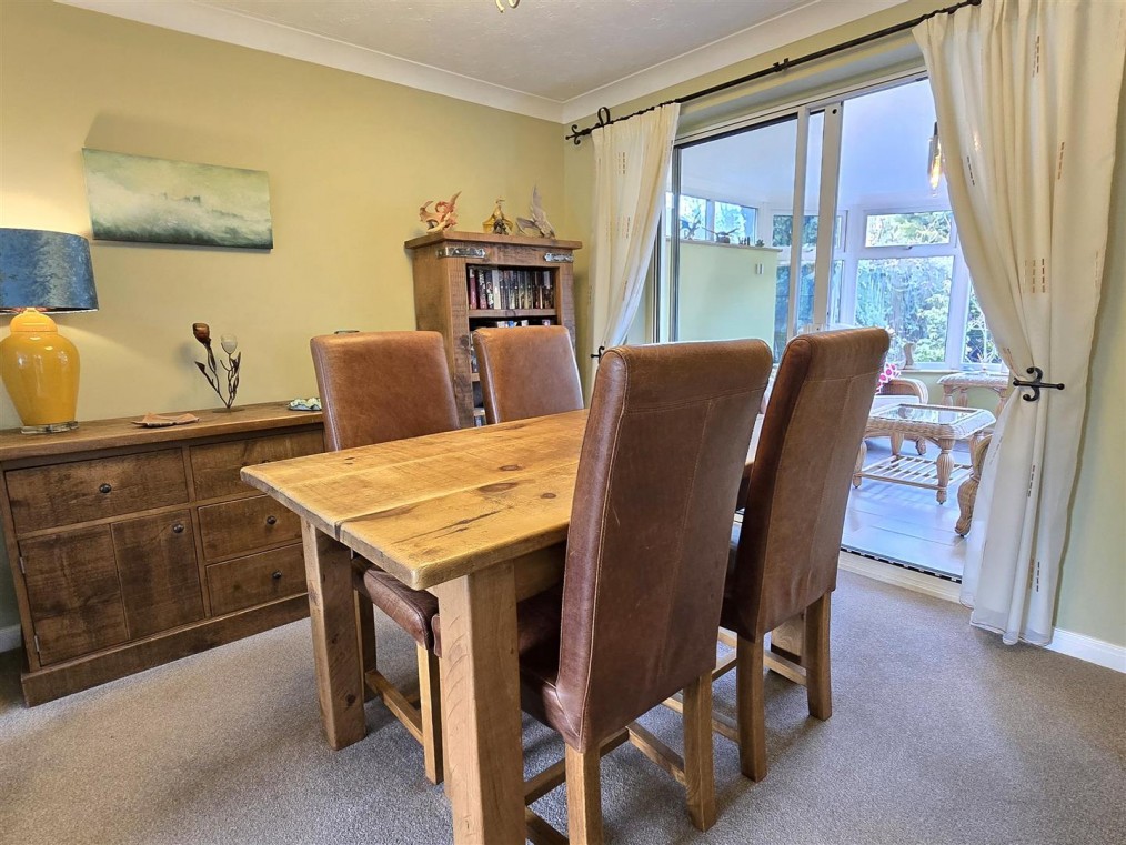 Pegasus Way, Hilton