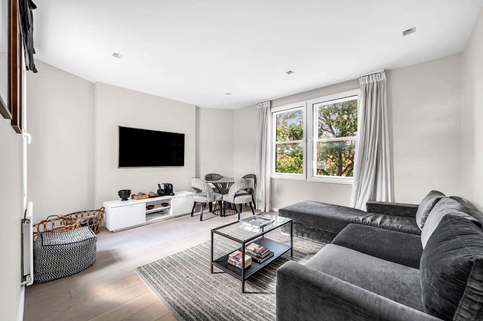 124 Barons Court Road, London, Greater London, W14