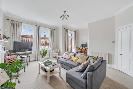 Barton Road, W14