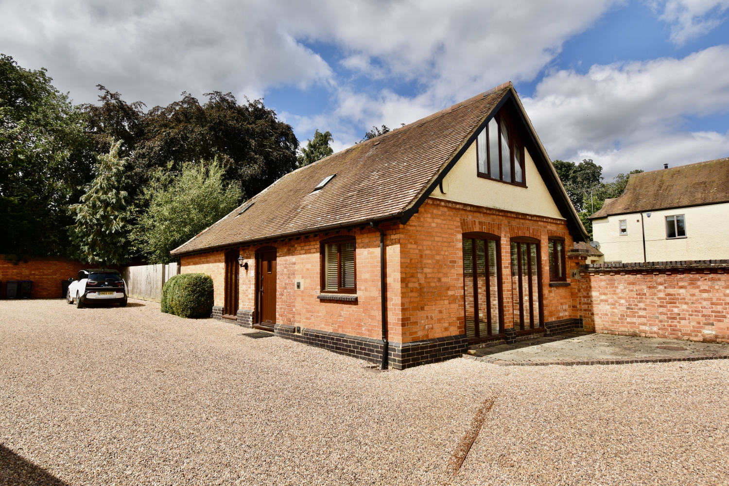 Glebe Farm Stables, Sargeants Lane, Collingtree, Northamptonshire NN4 0DF