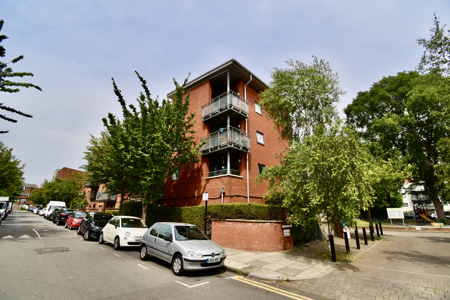 Wellington Square, London N1 0GF