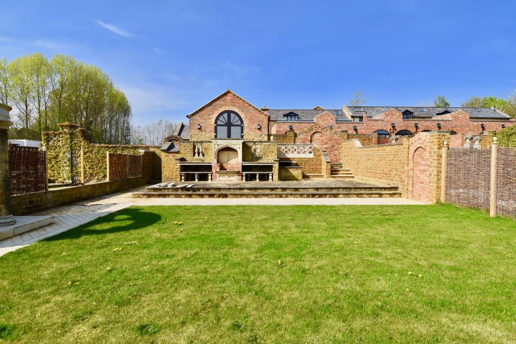 Vineyard Gardens, Brixworth NN6 9DQ