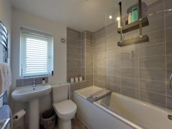 Hewins Place, Willersey Broadway