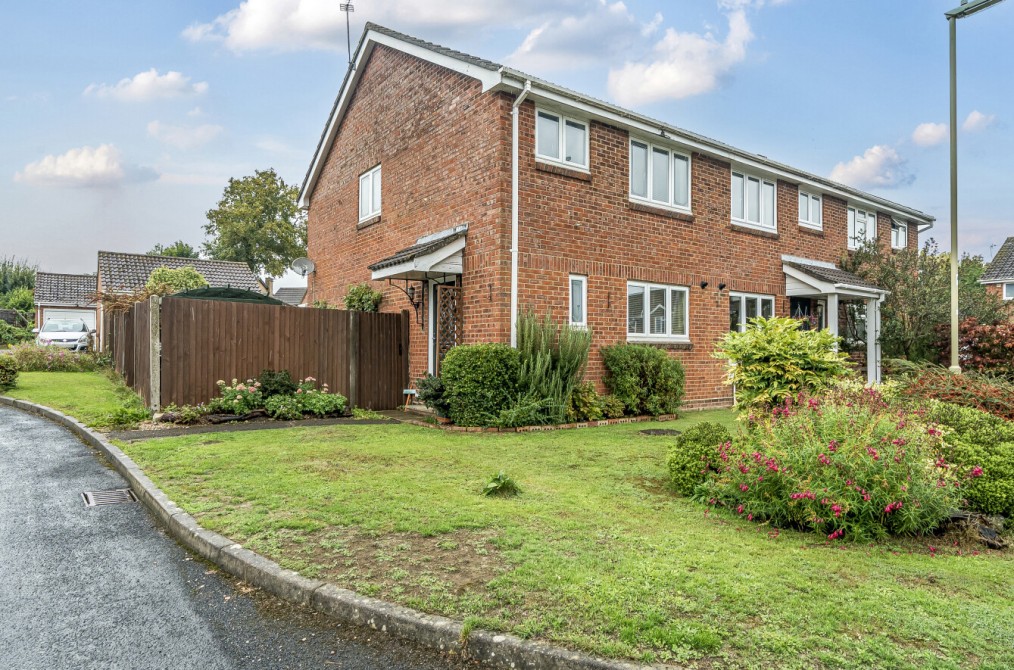 Periwinkle Close, Lindford, Hampshire
