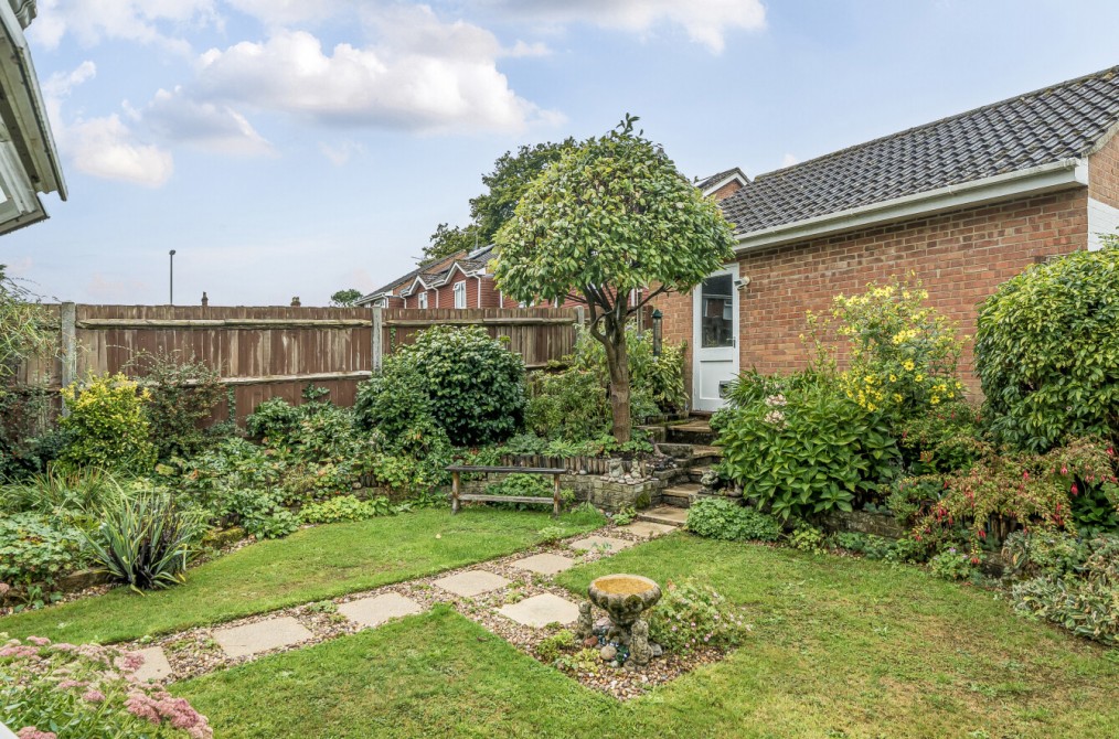 Periwinkle Close, Lindford, Hampshire