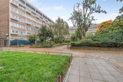 Yelverton Road, London