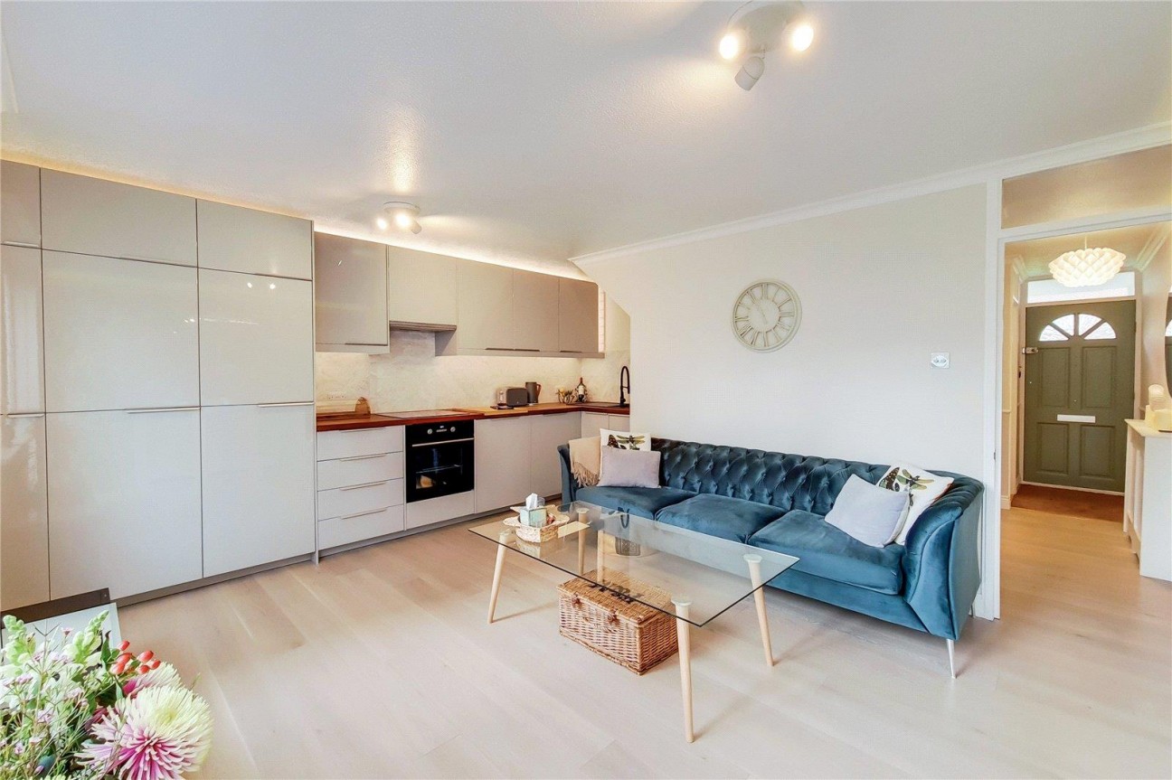 Surrey Lane, Battersea Square