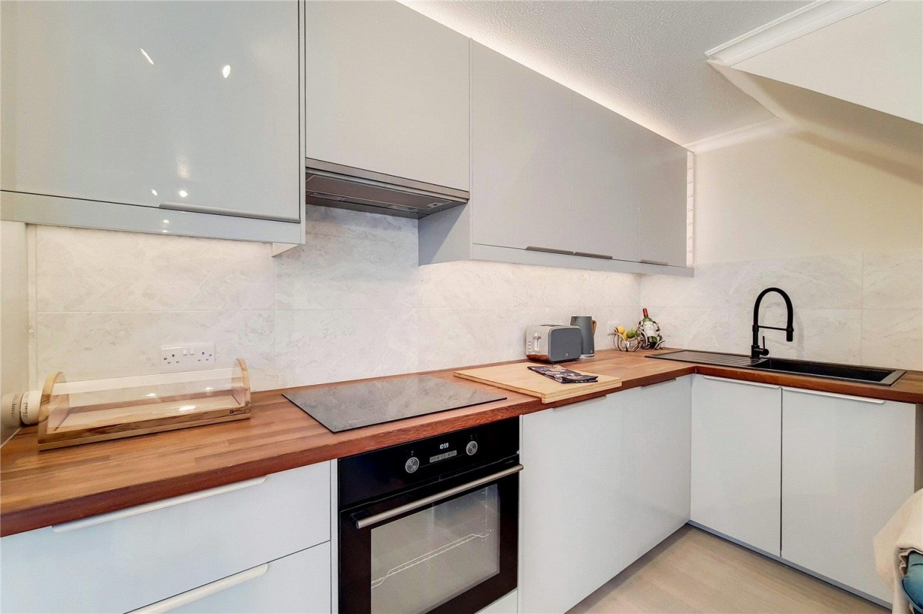 Surrey Lane, Battersea Square