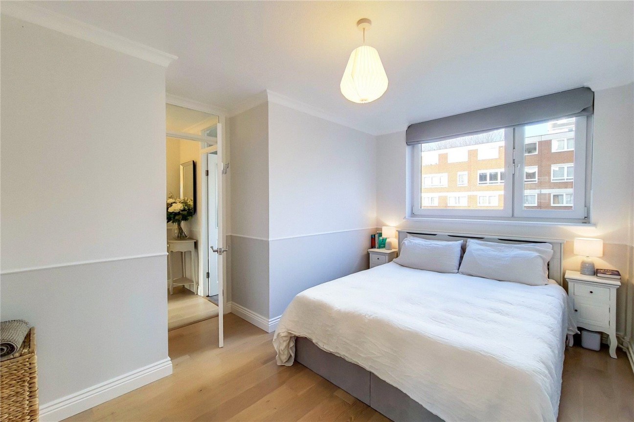 Surrey Lane, Battersea Square