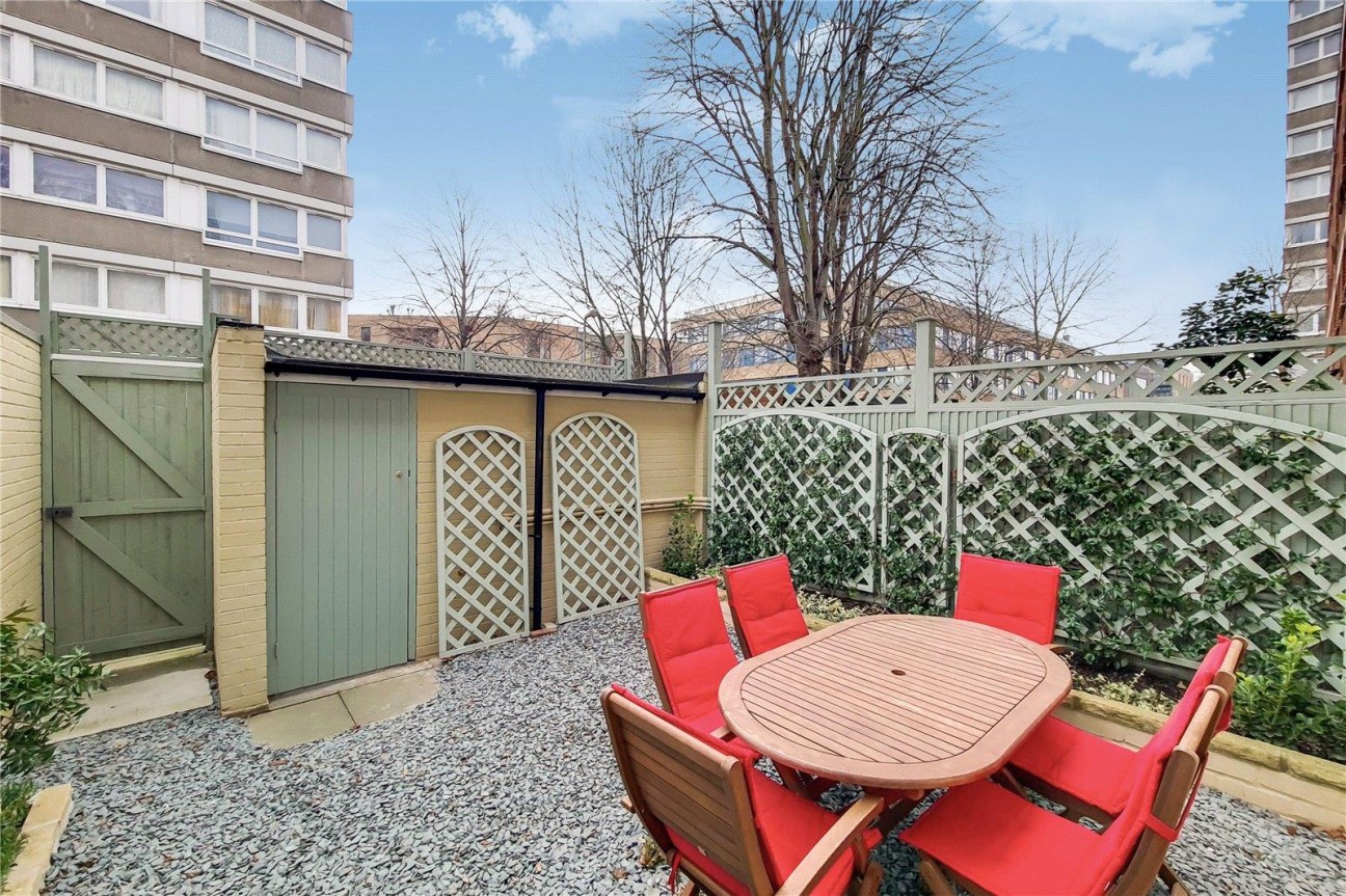 Surrey Lane, Battersea Square