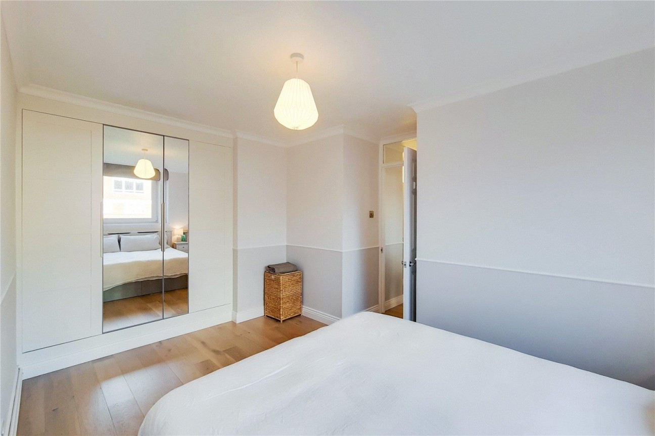 Surrey Lane, Battersea Square