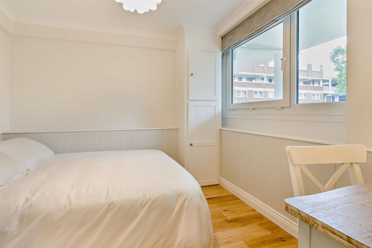 Surrey Lane, Battersea Square