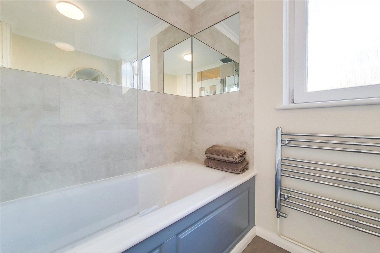 Surrey Lane, Battersea Square