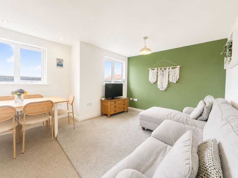 Waterloo Road, Midland Mews, BS2