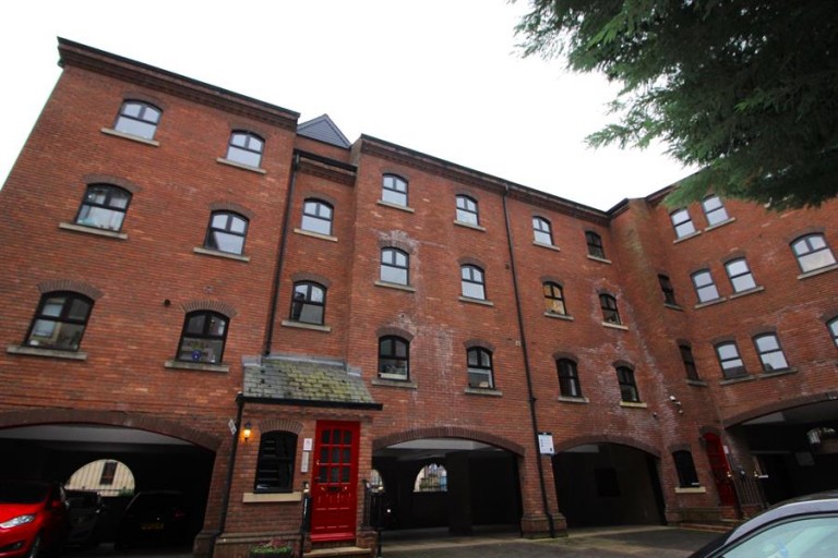 Riverside Court, LS1
