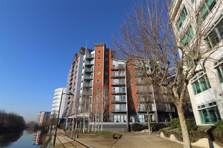 Apt 10, 3,Whitehall Quay,